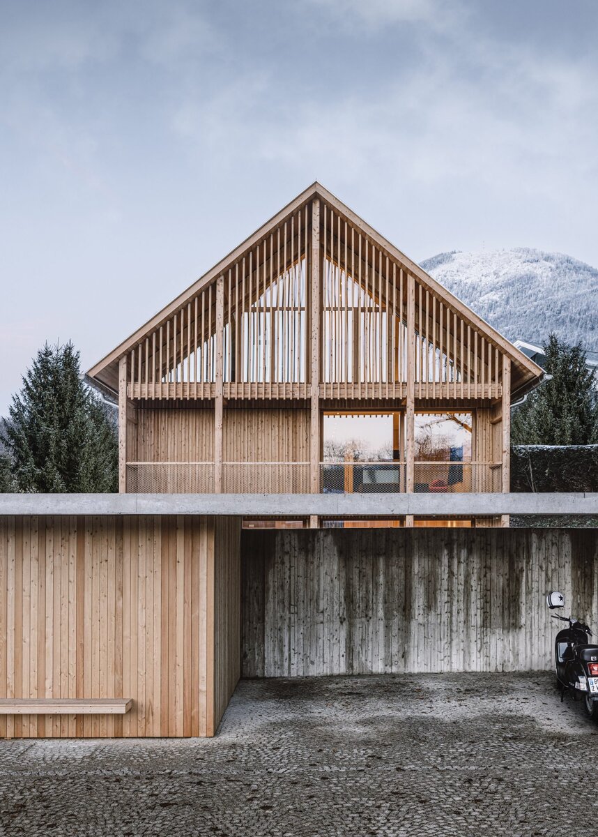Источник изображения - https://static.dezeen.com/uploads/2022/08/haus-l-dunkelschwarz-austria_dezeen_2364_col_11-scaled.jpg