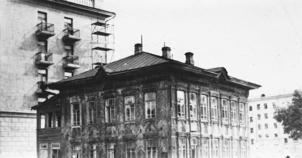 Это около бывшего здания Кузбассугля