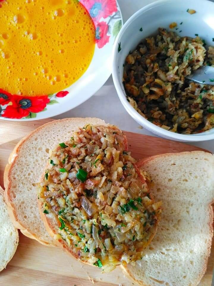 Такса. Такса в воде. Такса в воде. Как приготовить мойву. Море таксы и еда дзен.