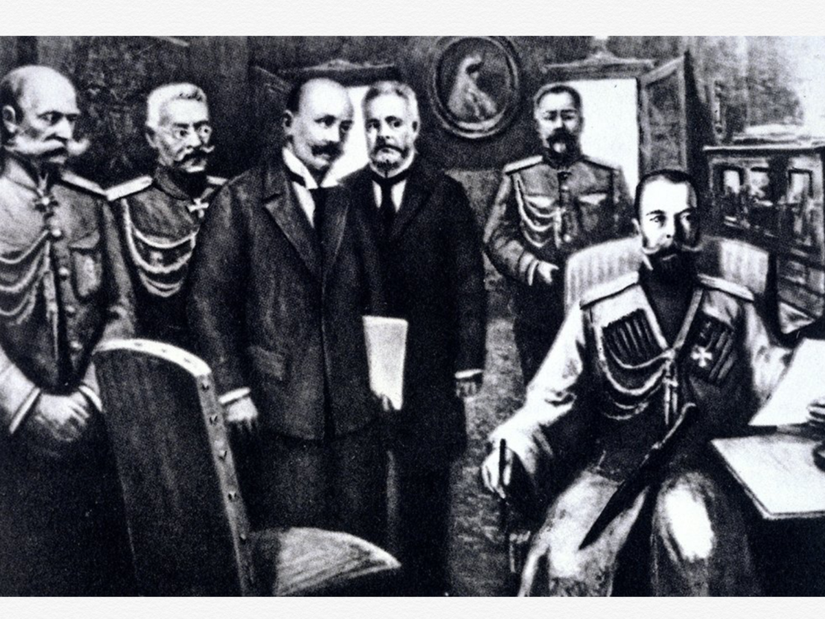 Отречение от престола Николая II. В царском вагоне находятся министр двора барон Фредерикс, генерал Н. Рузский, В.В. Шульгин, А.И. Гучков, Николай II © Wikimedia Commons / Public Domain. Фото из открытых источников.