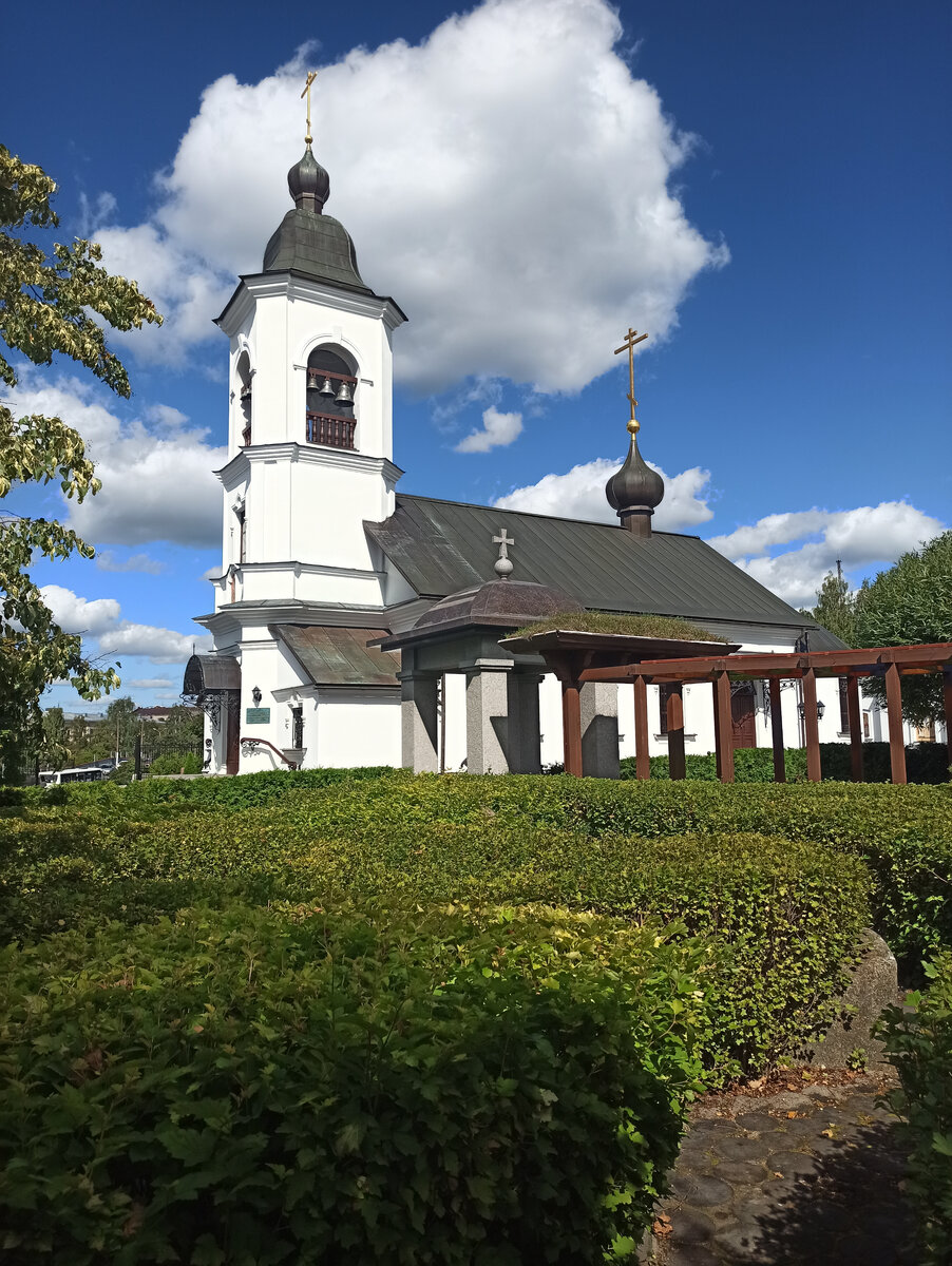 Храм с колокольней