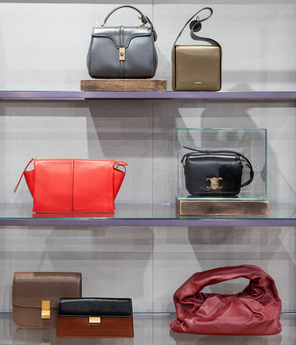 Цум коллект. Коллекции игрушек киндер сюрприз 90е. Цум коллект. Реклама брендов в цуме. Цум коллект.