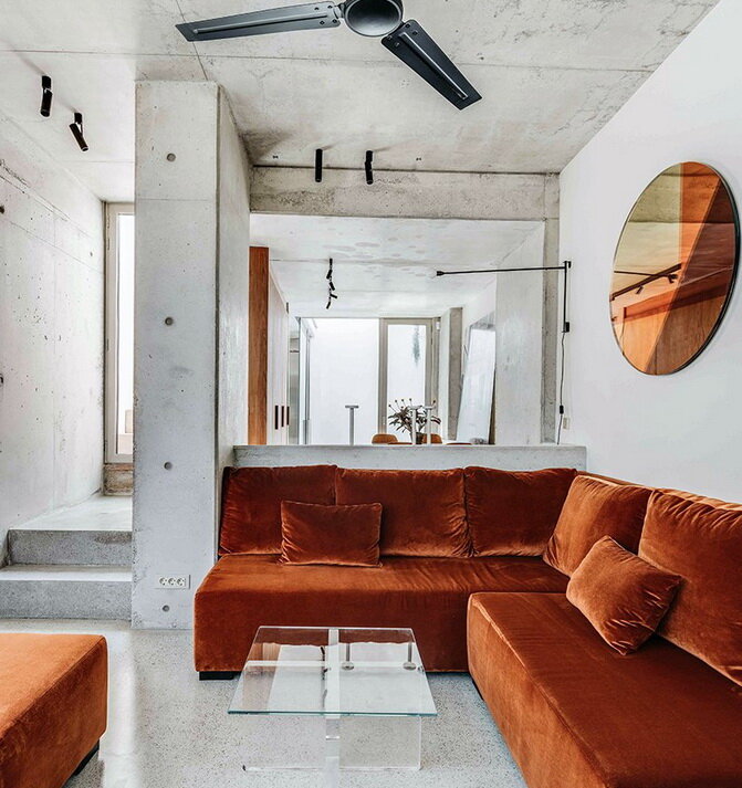 Гостиная с дизайнерской мебелью