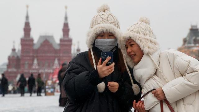 Больше всего новых случаев коронавируса зафиксировали в Москве (+2 957), Подмосковье (+611), Петербурге (+253) и Дагестане (+113). 2 697 (46%) зараженных не имели клинических проявлений болезни. 
Всего с начала эпидемии в России от COVID-19 умерли 615 человек (60 за сутки). Выздоровели 5 568 человек (+677 за сутки).

Российские власти заявляют, что всего в стране провели более 2,55 миллиона тестов на выявление коронавирусной инфекции. Это второй показатель после США, но количество проведенных тестов в Китае – неизвестно.

Следует отметить, что российская статистика содержит некоторые неточности. В частности, ситуацию искажает учет в общем количестве данных по коронавирусу и аннексированного Крыма. 
