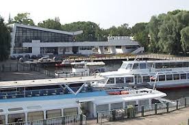 
Уезжая путешествовать по Золотому кольцу или по Волге, приобретая тур на Байкал или на Селигер, отправляясь в отпуск в Санкт-Петербург или на Алтай, вам не нужно заботиться о загранпаспорте и визе, делать прививки, проходить таможенный контроль и т. д.