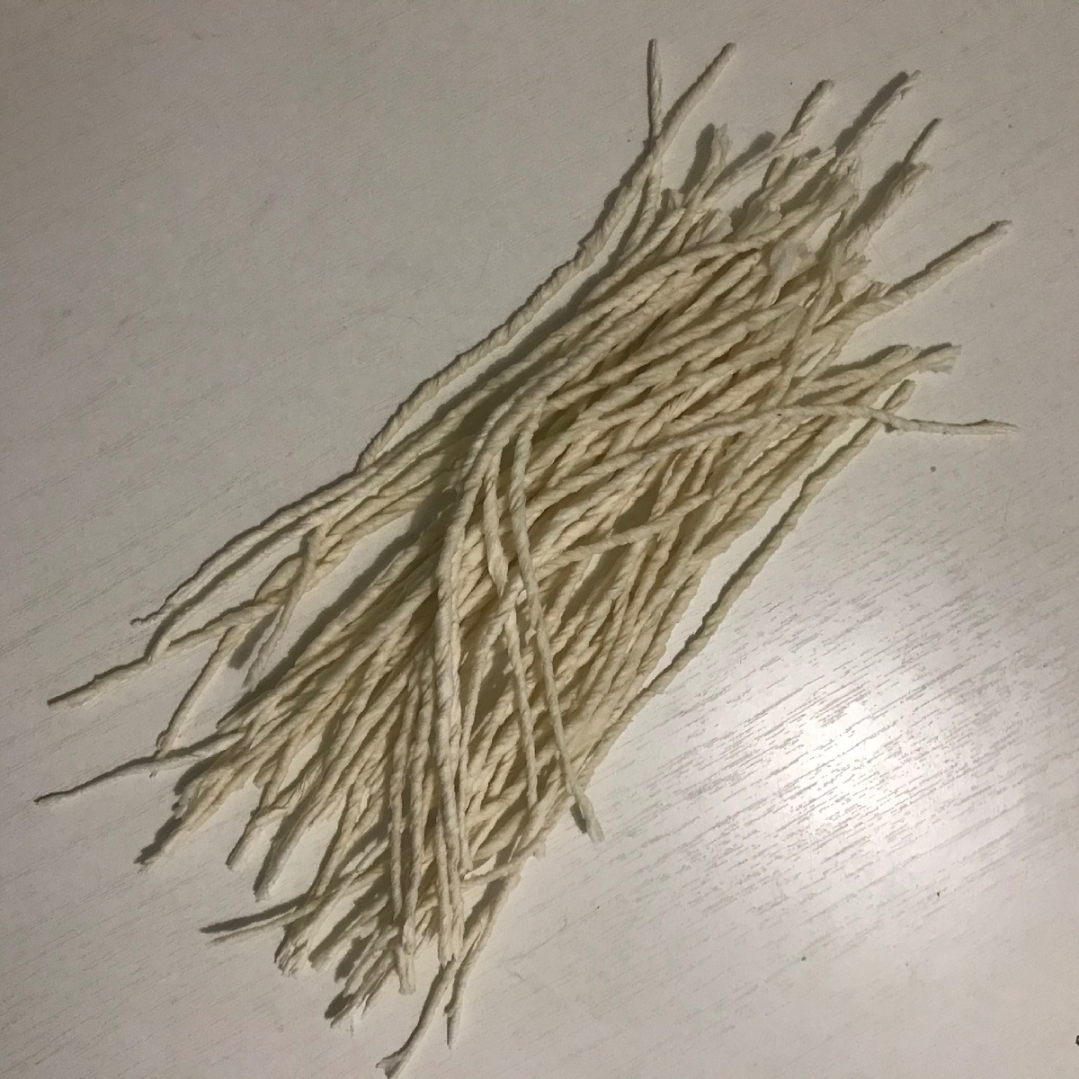 Из сухой тоже крутятся, но хуже держат форму.