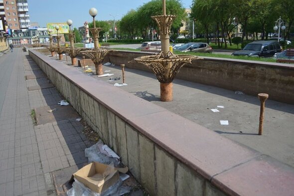 Так удручающе выглядят фонтаны по Щетинкина сегодня Фото: ИА "Хакасия"