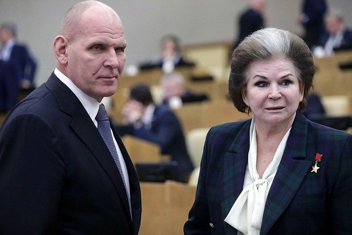 Элла Памфилова - Главный обнулятор Путина. Отличный пример того, как абсолютно бездарный человек уже не первое десятилетие прогибается под власть, паразитируя на своих прошлых заслугах.