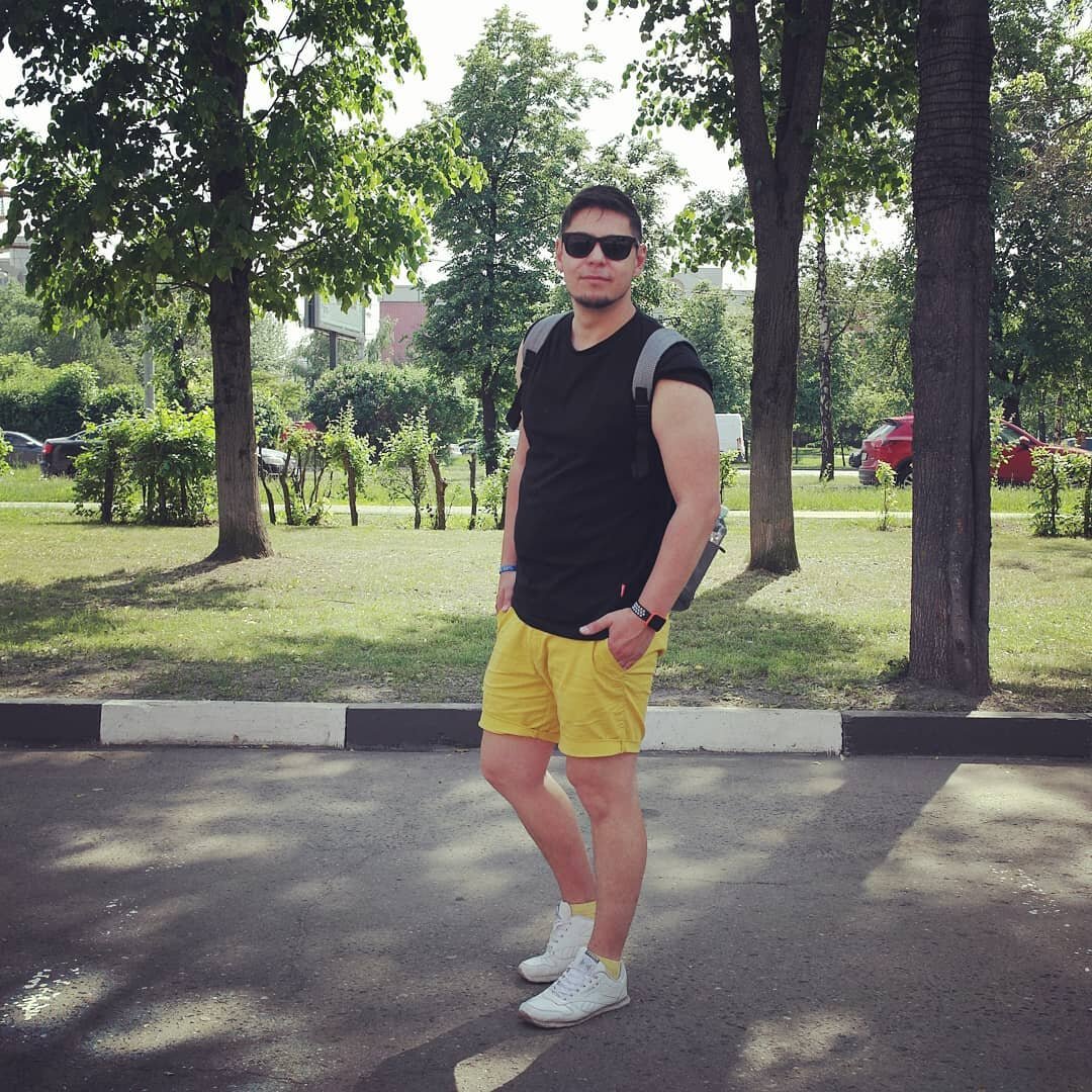 Типичный обыватель у входа на биржу труда