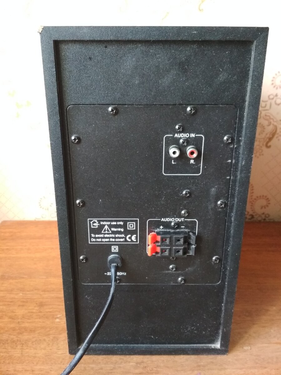 крышка прикручена 