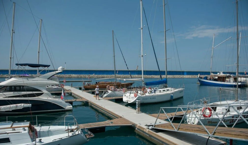 Яхты в порту Имерениский