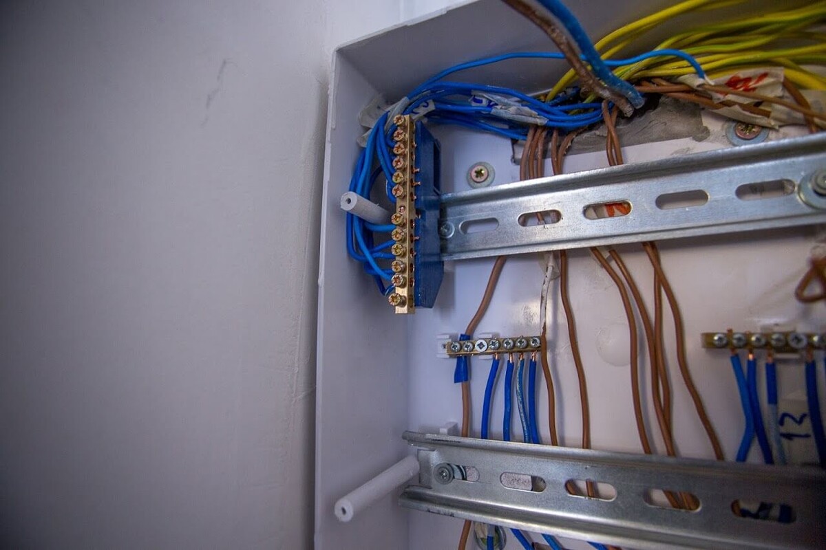 Рисунок 1: Нулевая шина в щитке