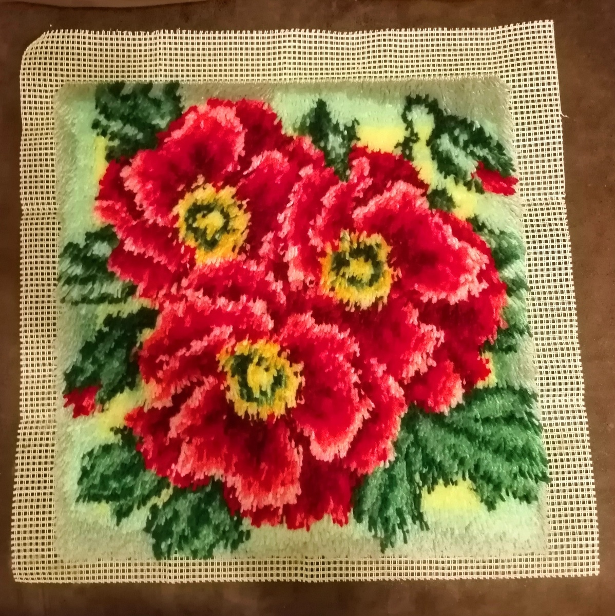 Закончила ковровую вышивку !:-) Размер 40*40 см. 