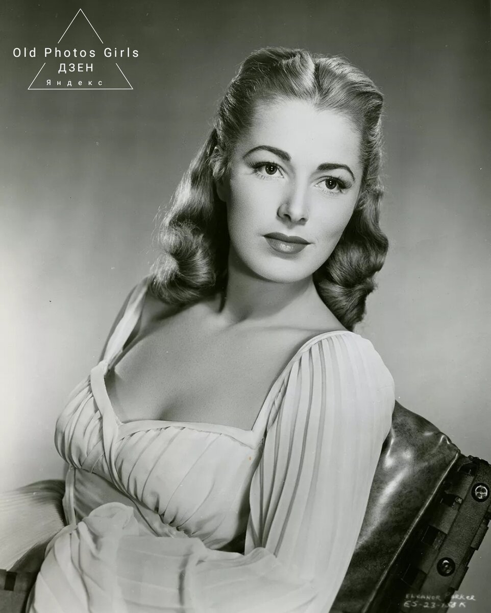 1951 год. На снимке Элеонор Паркер в возрасте 29 лет. Носила титул "Женщина с тысячей лиц". Три раза номинировалась на Оскар. Приятная фотография, студийная работа. 