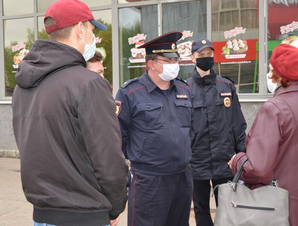 В Твери полицейские провели акцию «СТОП, мошенник»