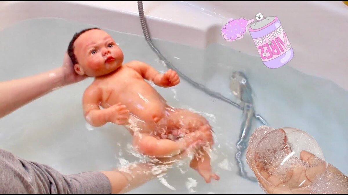 Купание реборна на канале Reborn Dolls 