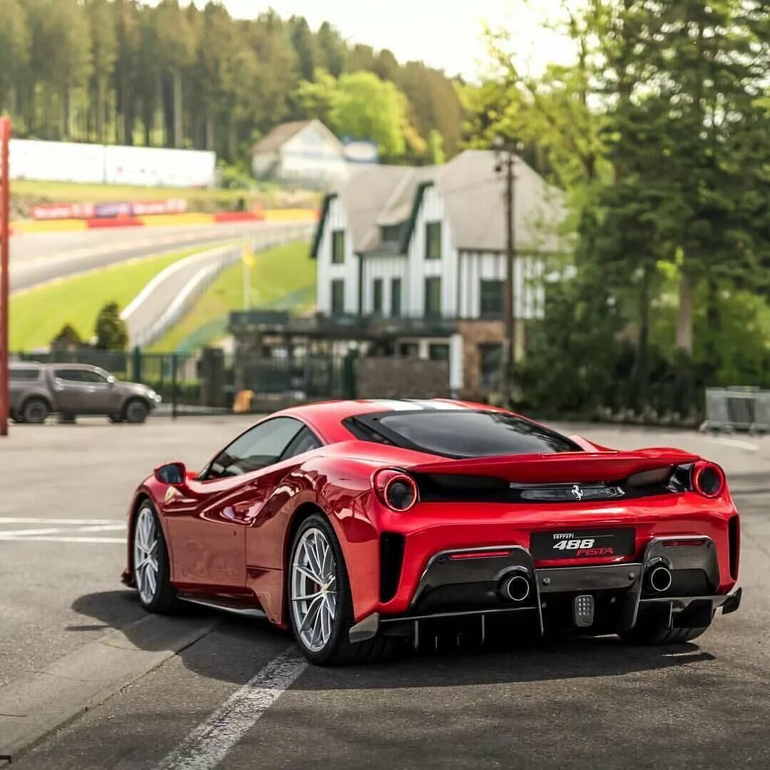Феррари 488 pista
