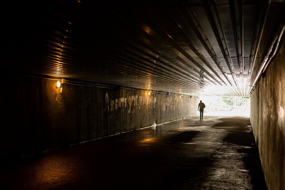 Переход похож на тот, по которому ходил Витя.