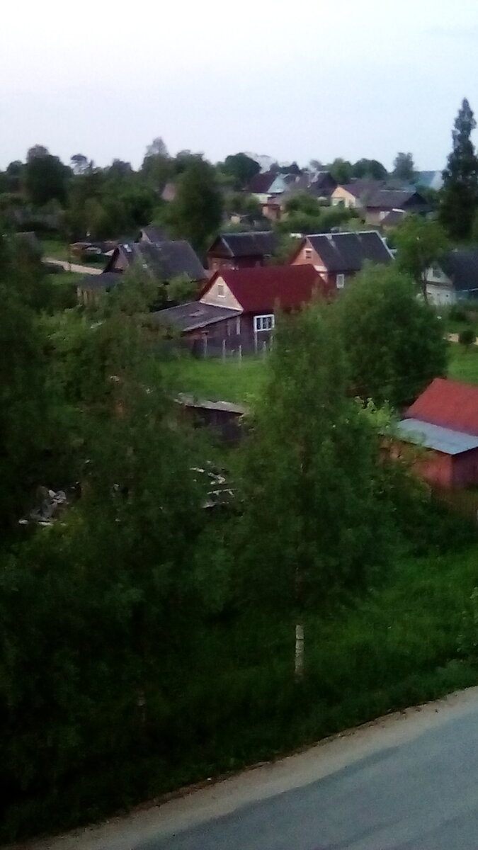 Городок рано утром...