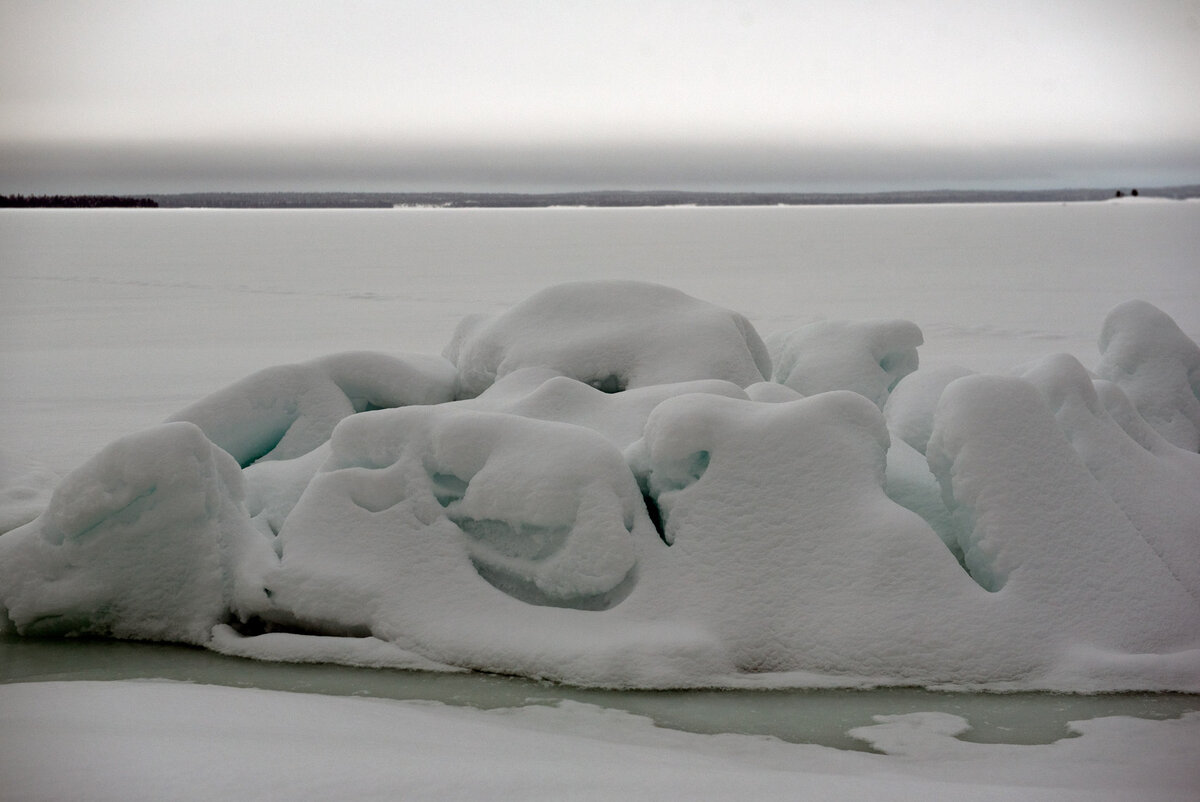 Минимализм и красота зимнего Белого моря. Когда много снега, здесь очень живописно и душевно!