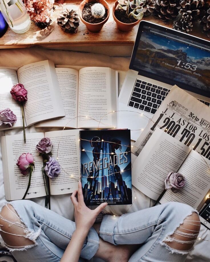 На фото: «и фильм, и книга». Изображение из интернета.