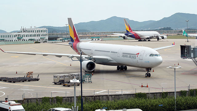 Самолет Asiana Airlines находится в международном аэропорту Инчхон (Ренхап)