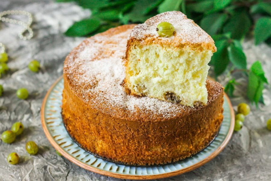 Шарлотка с крыжовником