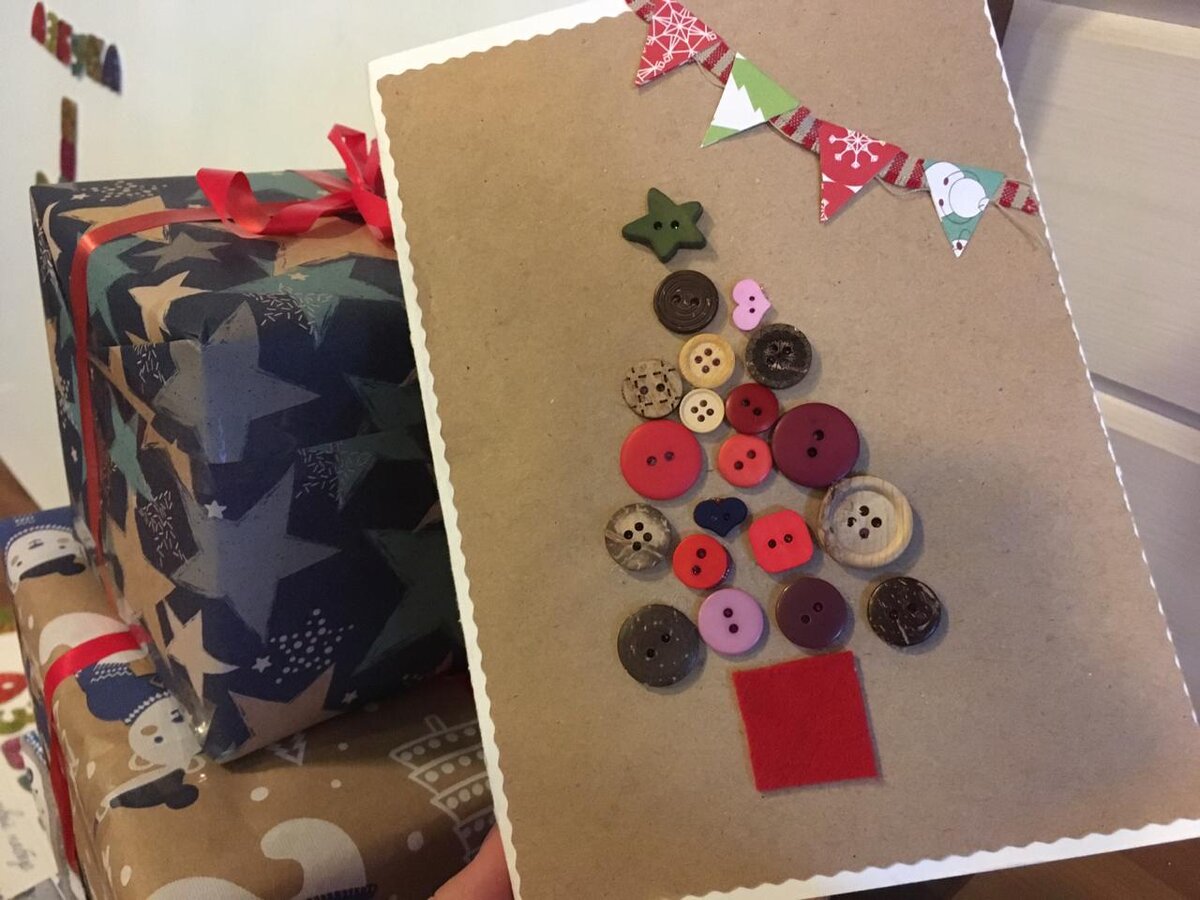 Открытки из пуговиц.