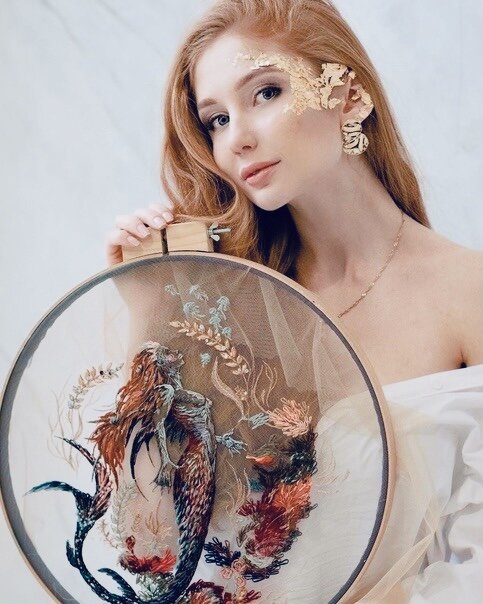 Автор всех работ — художник Екатерина Марченко. Признаться, и картины, и автор завораживают! 