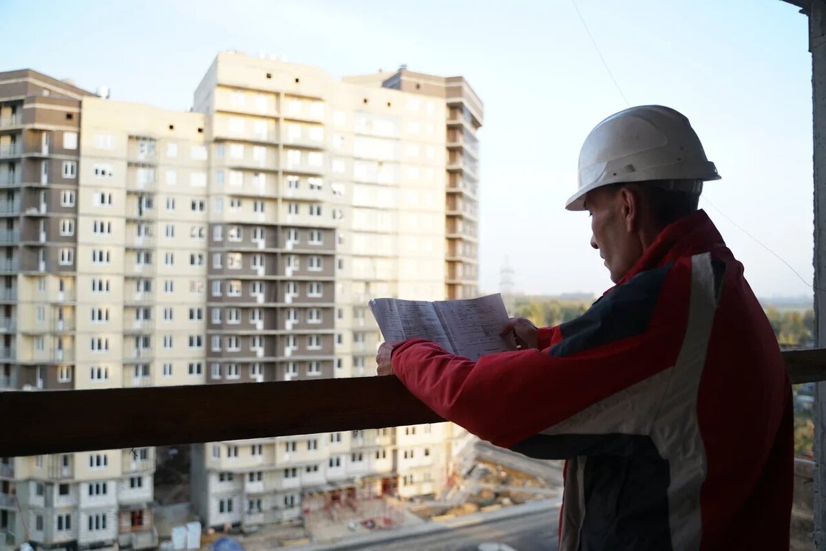 Строители ЖК Новое Бутово. Ежедневно на объектах трудится около 200 человек - такое количество  требуется для соблюдения намеченных сроков. 