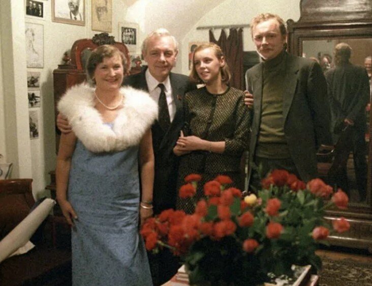 Кирилл Лавров с семьей