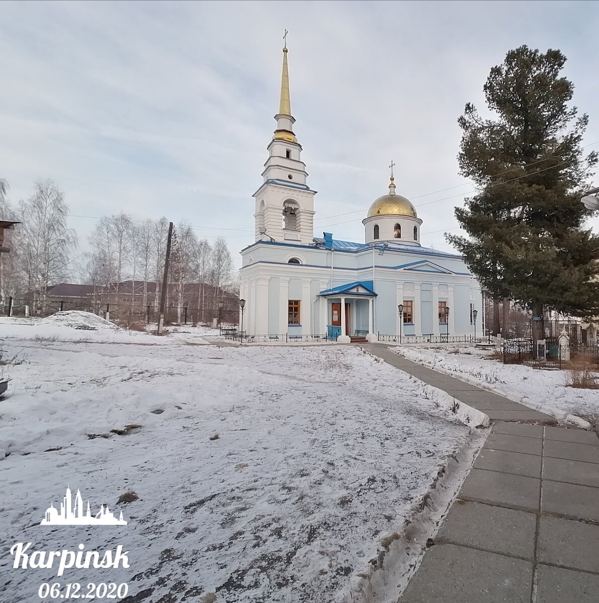 Вход в церковь.