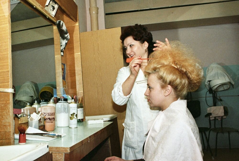 Добавлено с сайта : https://m.sputnik-ossetia.ru/photo/20180214/5784630/kak-uxazhivali-za-soboj-sovetskie-krasavicy.html