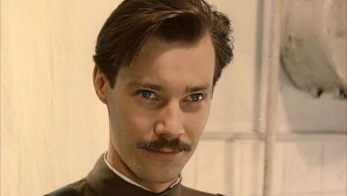 Его взгляд узнает каждый советский зритель