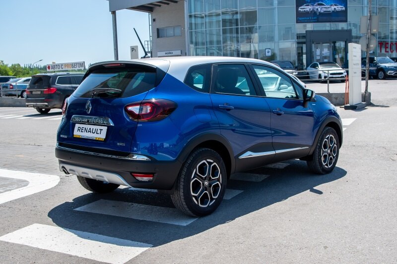 Сзади практически не отличить, разве что по цвету