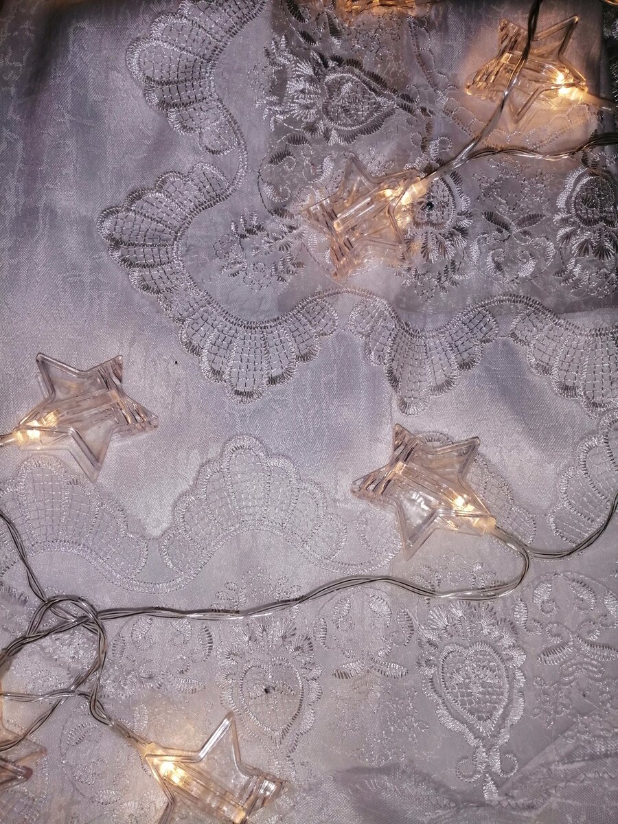 Нарядная кружевная скатерть