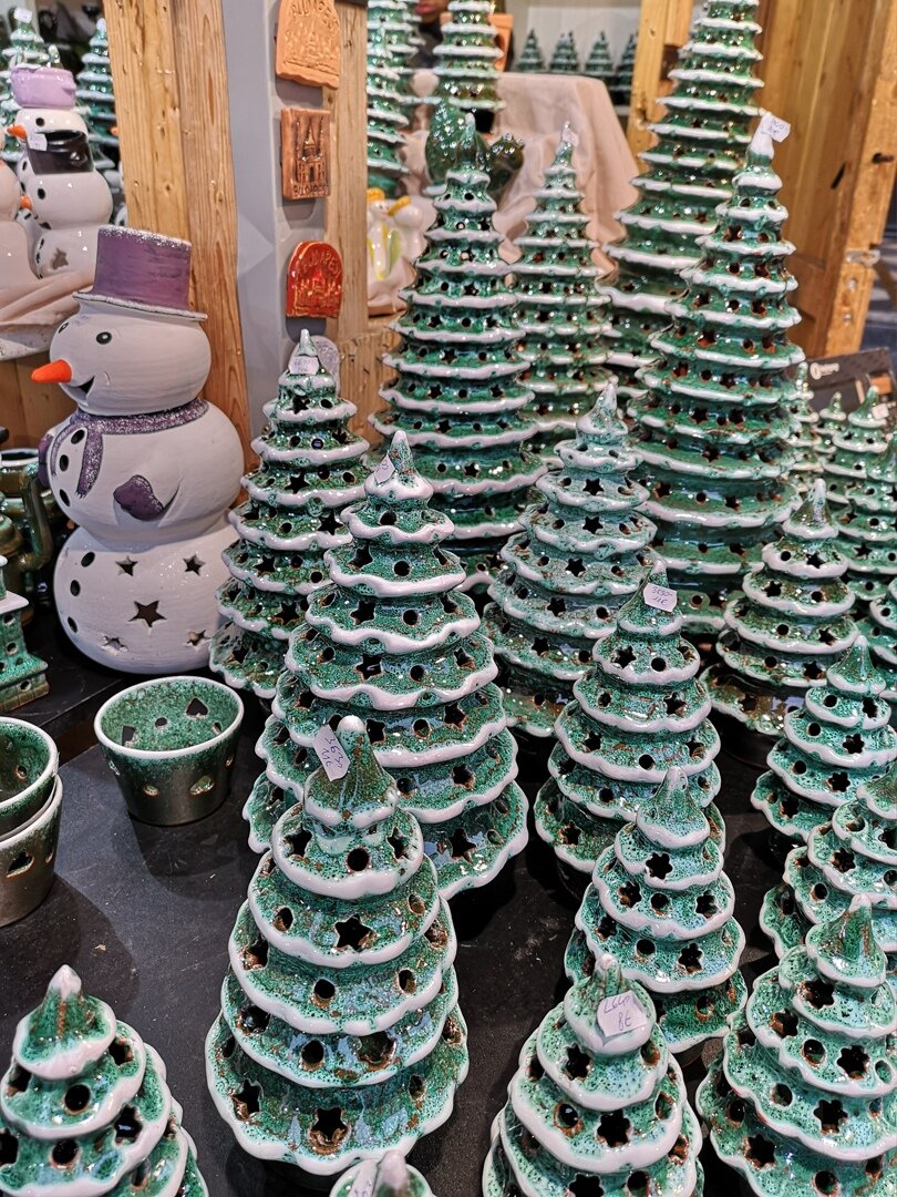 Керамические изделия на ярмарке в Будапеште