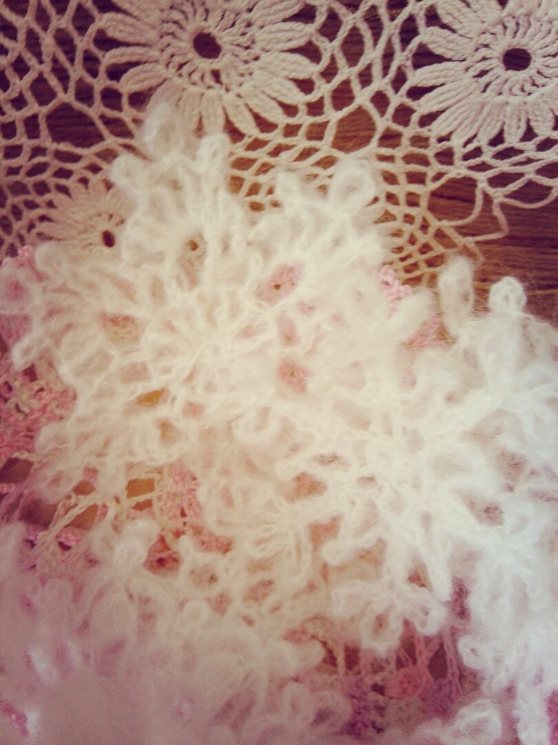 Это наши снежинки. Листайте галерею, там целый сугроб !! :-) :-)