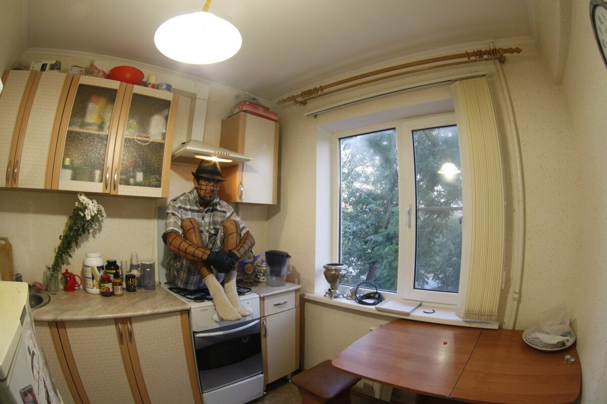 Вот та самая кухня, в той самой квартире