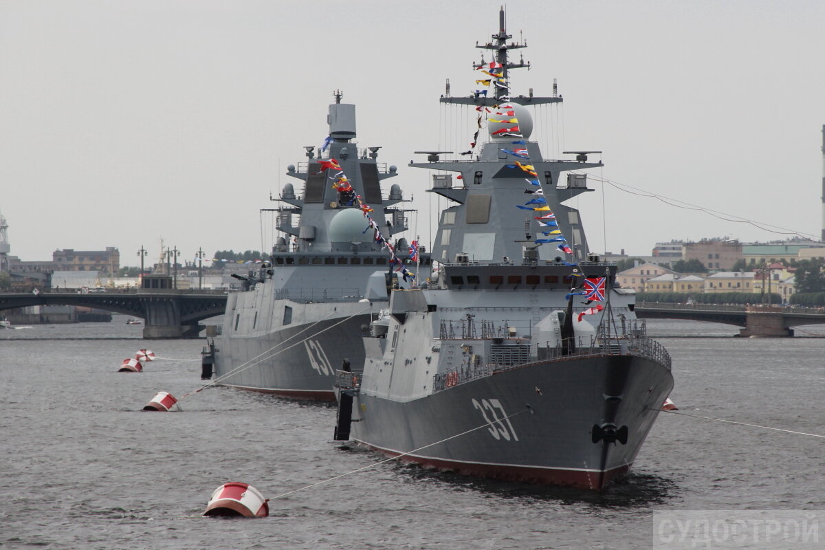 Фрегат "Адмирал флота Касатонов" и корвет "Гремящцй" / Фото: Судострой