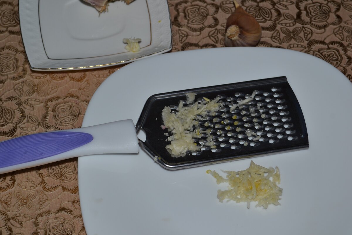 Быстро натереть чеснок без ущерба