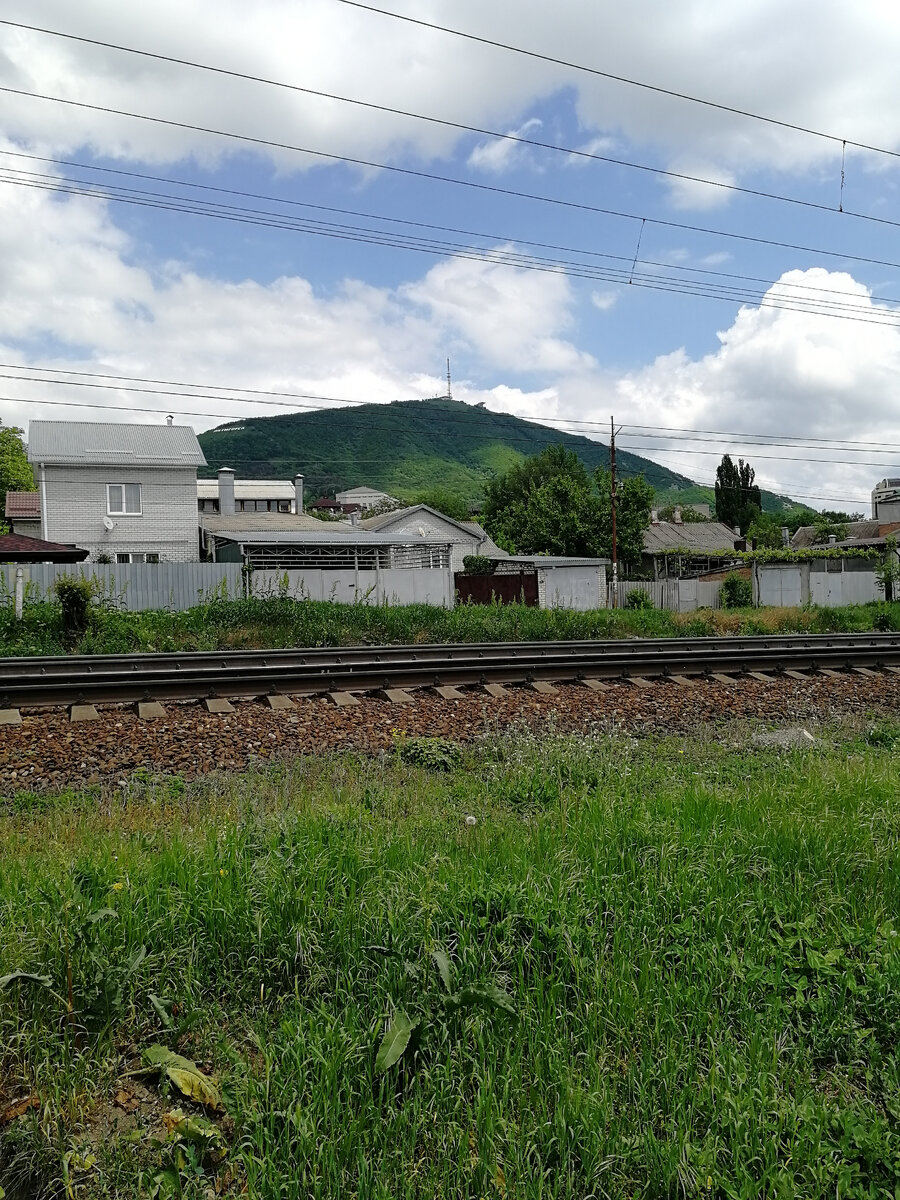 Прекрасный Машук по пути в школу тоже раз за нас)