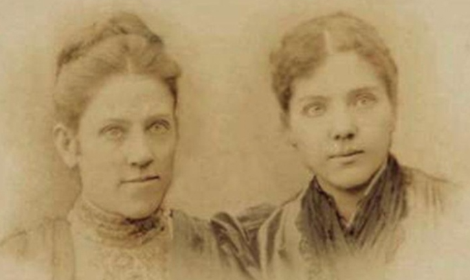 Сестры Милдред Джейн Хилл и Патти Смит Хилл.
