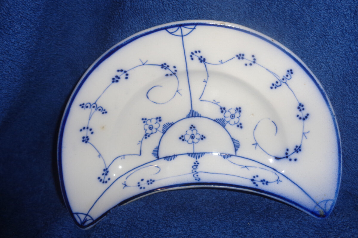 Тарелочка для сыра и колбасы. 1880-1889 гг. Все фото личных вещей автора.