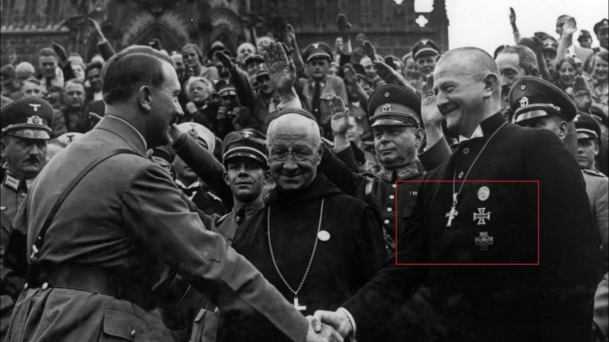 Фашистские течения. Папа Римский благословил Гитлера.