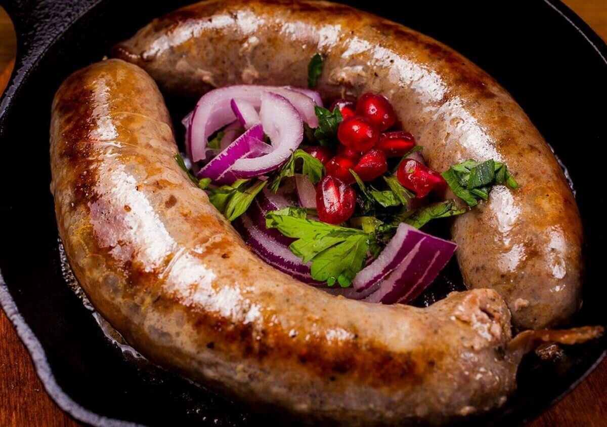 Купаты что это. Мегрельские купаты. Купаты на кеци. Купаты бараньи. Купаты грузинские.