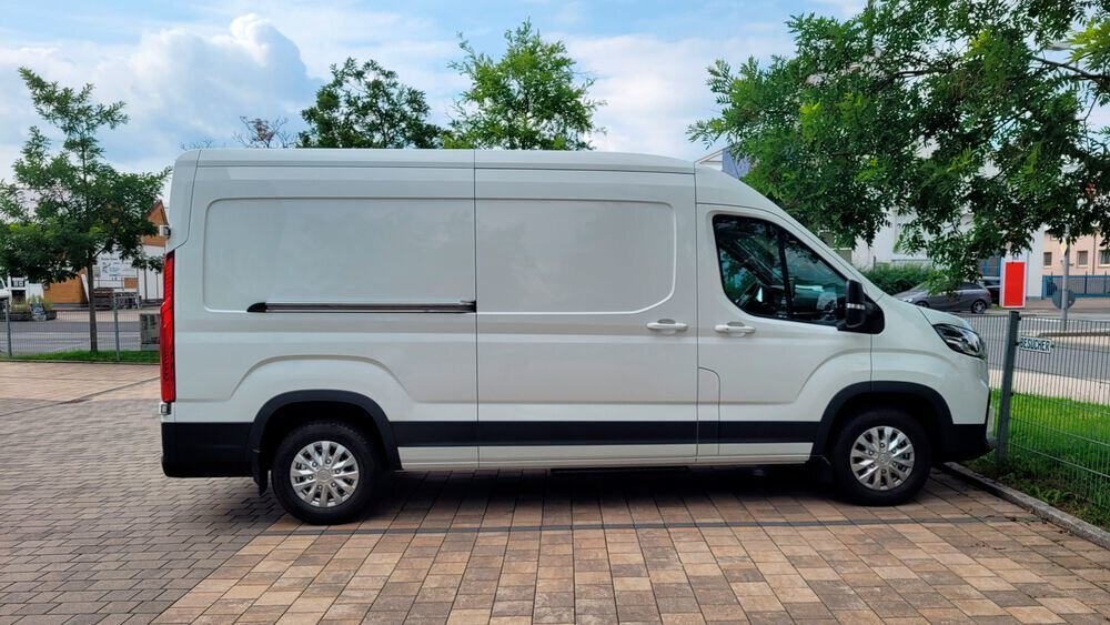 Maxus Delivery 9 предлагается только в виде фургона без вариаций на тему длины или высоты