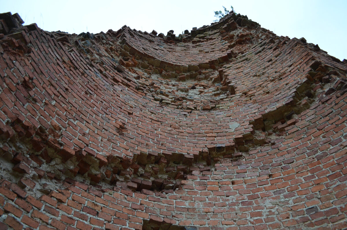 Авторское фото казарм Новгородская область