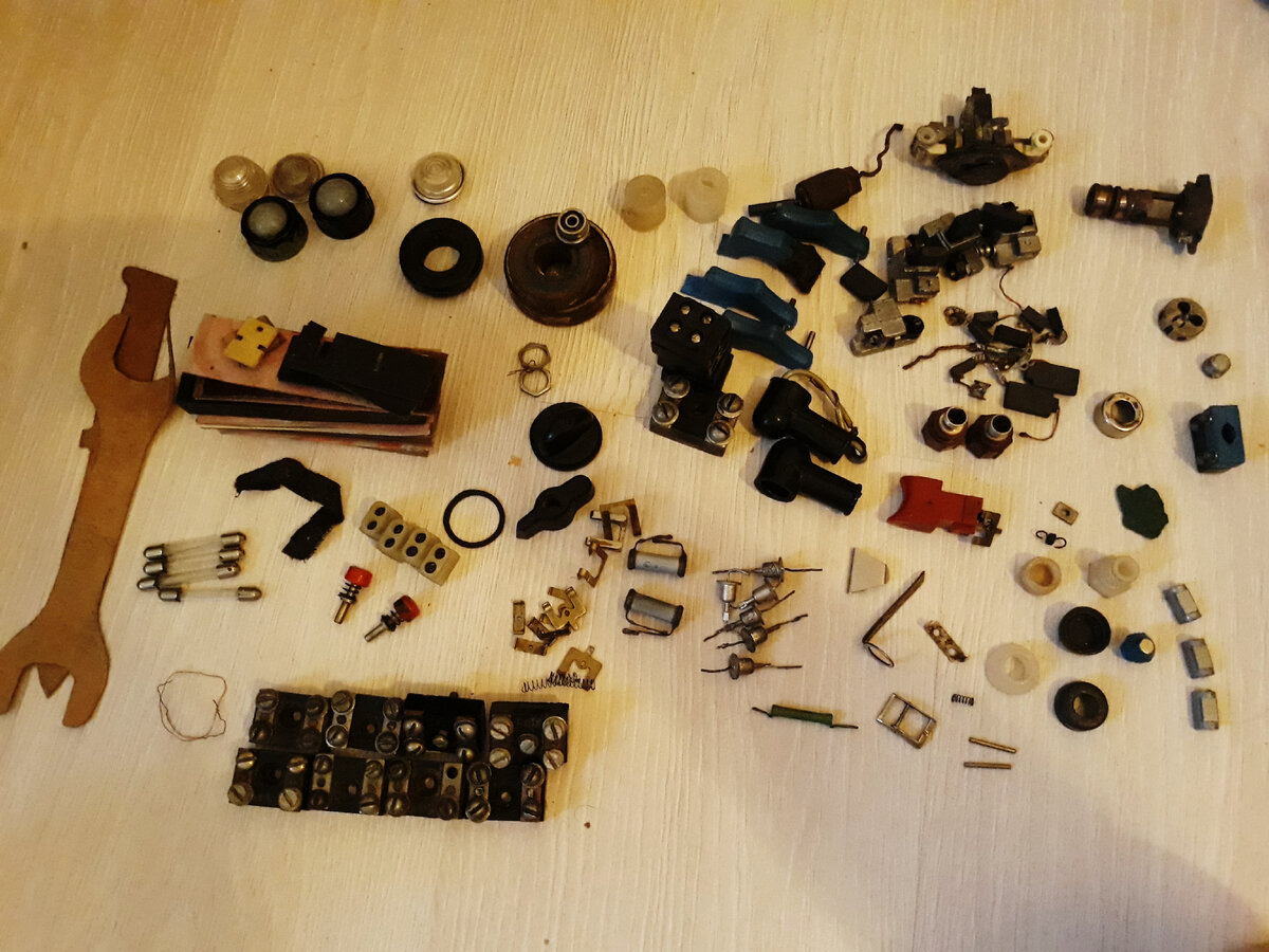 Знакомый отдал мне коробку с переключателями, сделанными в СССР. Считаю ...