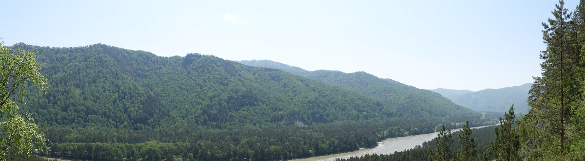 Вид с горы, недалеко от входа в пещеры